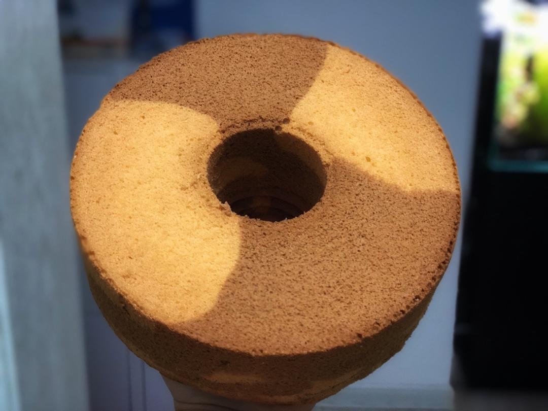 轻盈Q弹的戚风蛋糕（中空模）