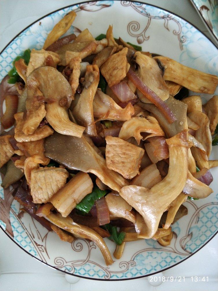 平菇炒肉