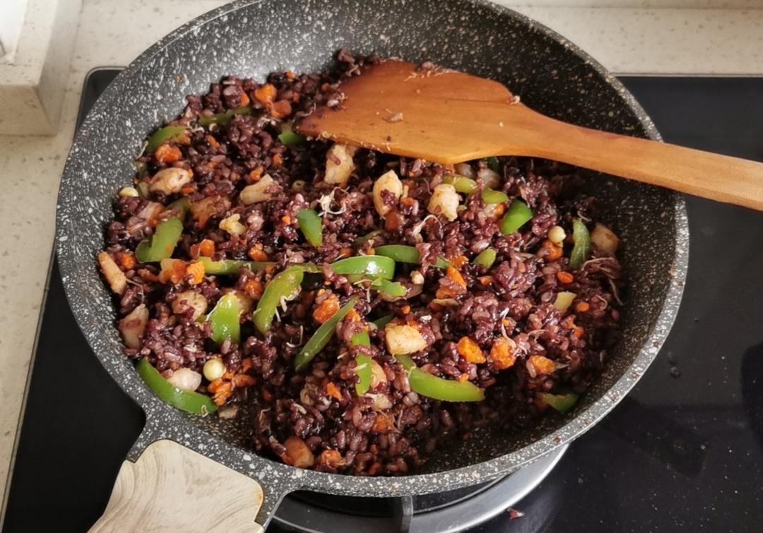 酱油虾仁蛋炒饭