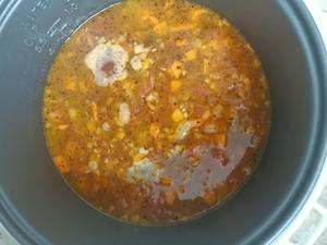 川味腊肠番茄胡萝卜焖饭的做法 步骤4