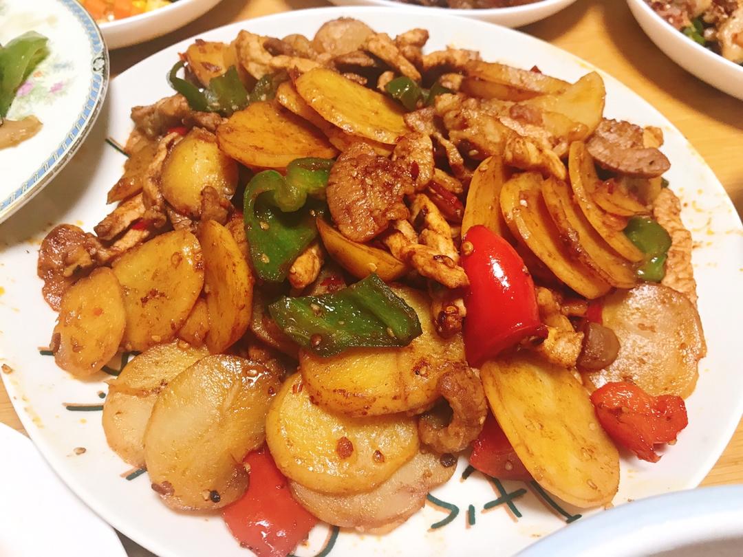 五花肉干煸土豆片