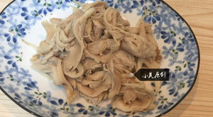 很好吃的下饭菜干锅菌菇·小美的美食的做法 步骤2