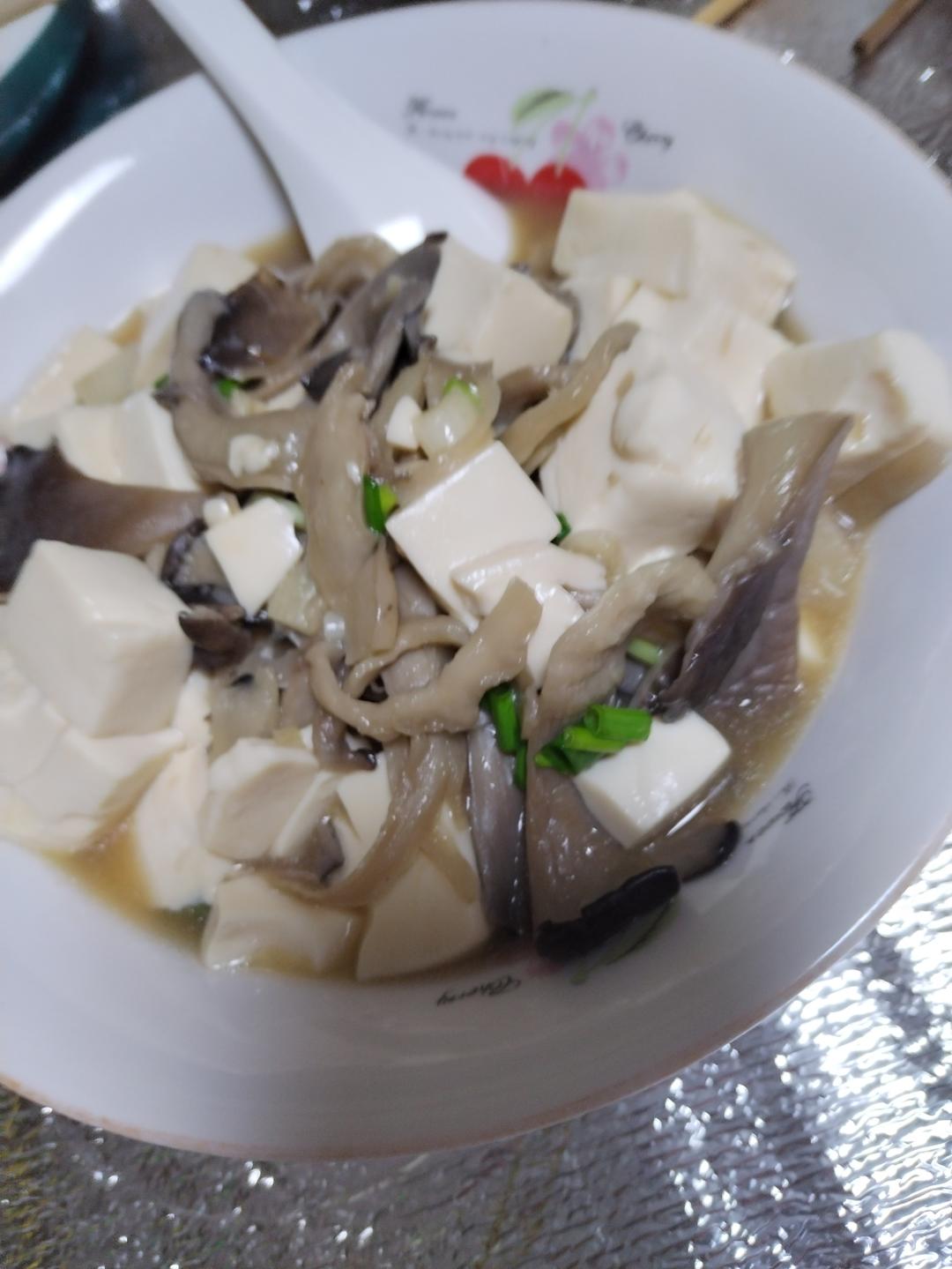 鲜美的平菇炖豆腐