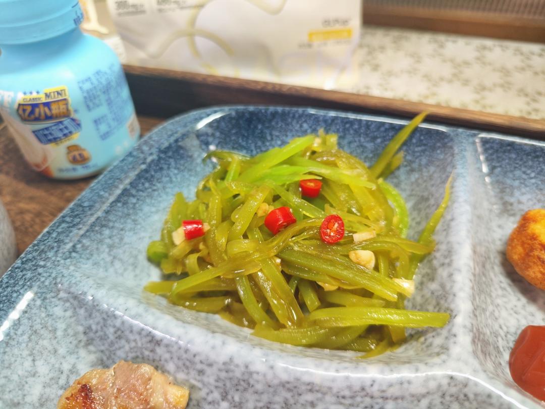 想告诉全世界，这菜太解腻！爽脆开胃的莴笋丝
