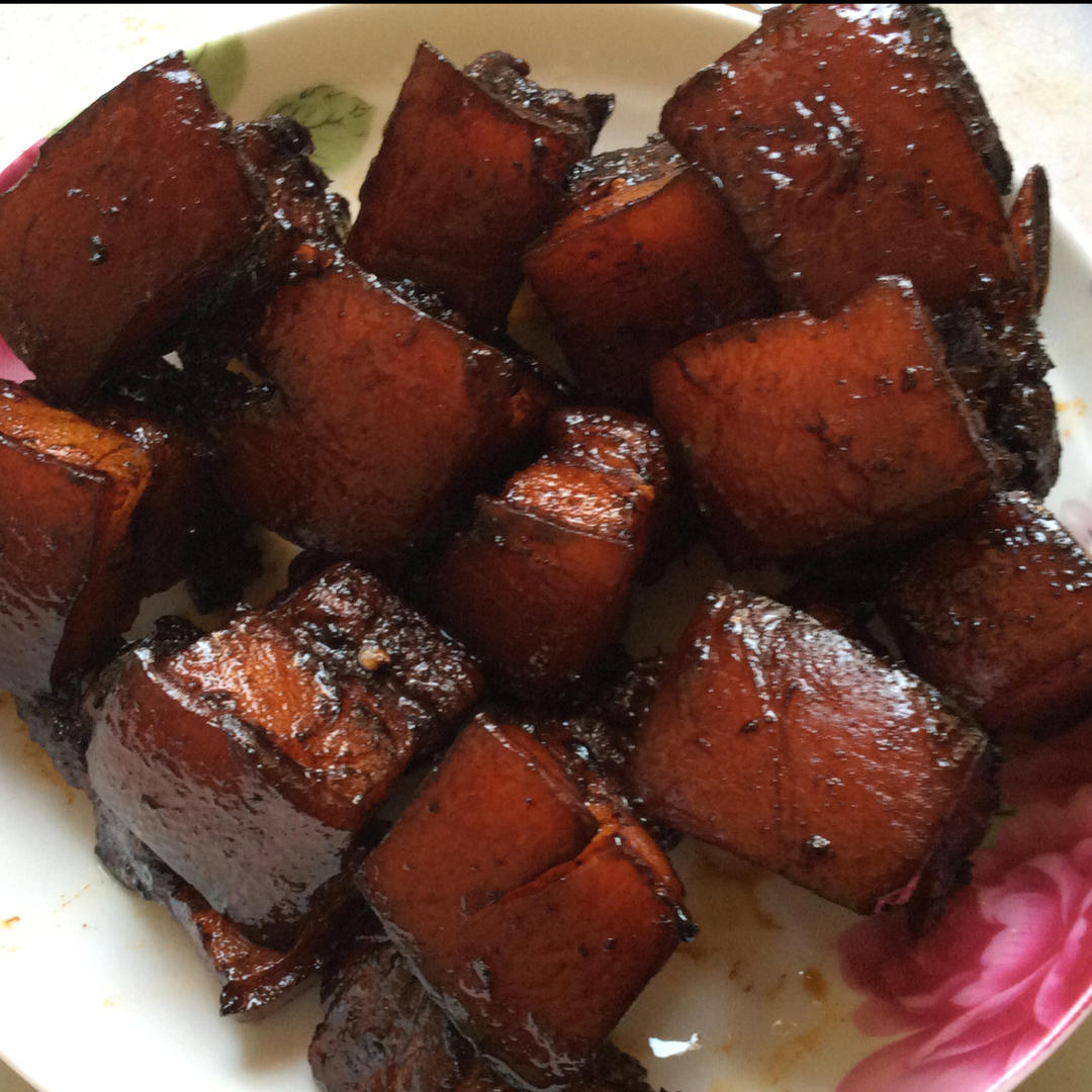 吃着碗里望着锅里的红烧肉