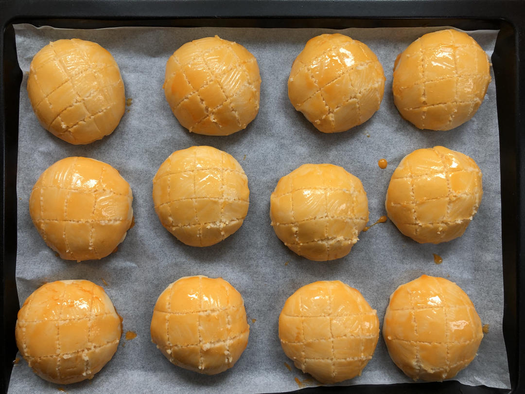 好吃到炸裂的港式菠萝包（附带制作酥皮的小视频）