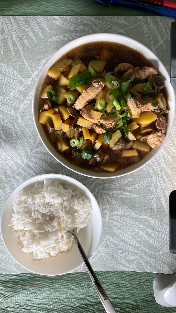 土豆炖鸡块