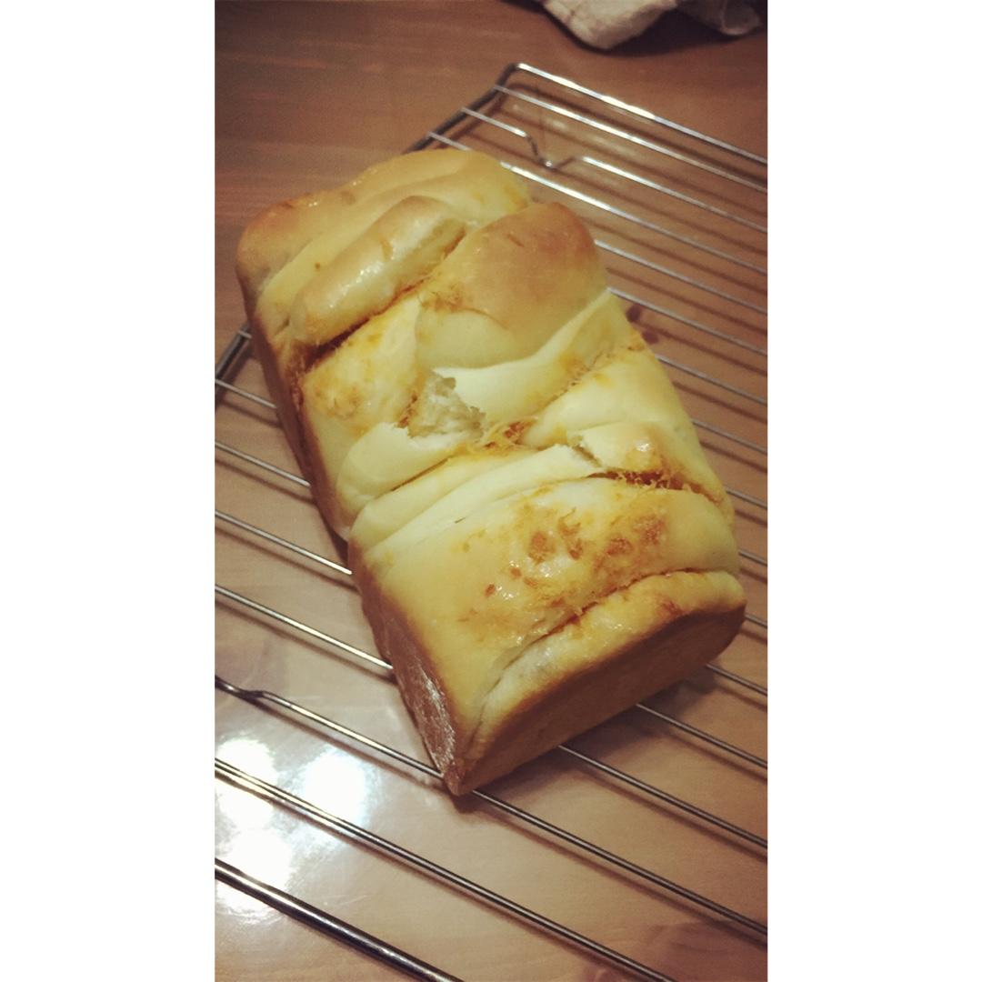 手撕千层肉松面包