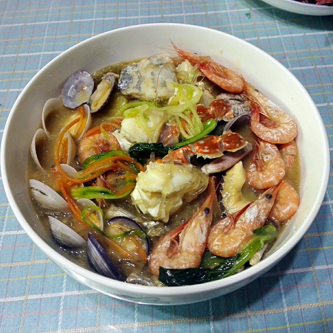 海鲜杂烩粉丝煲