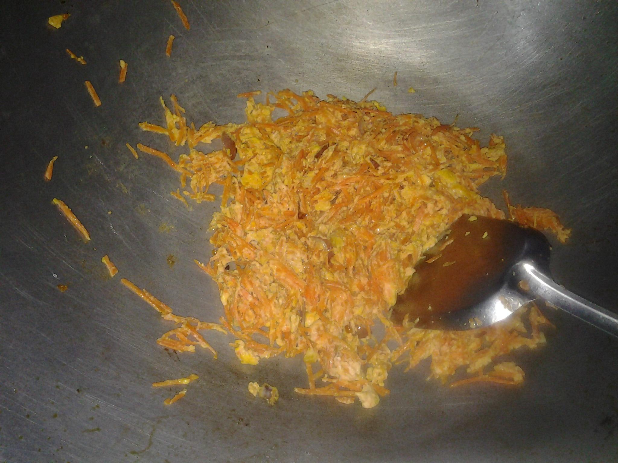 红萝卜丝炒蛋的做法 步骤6
