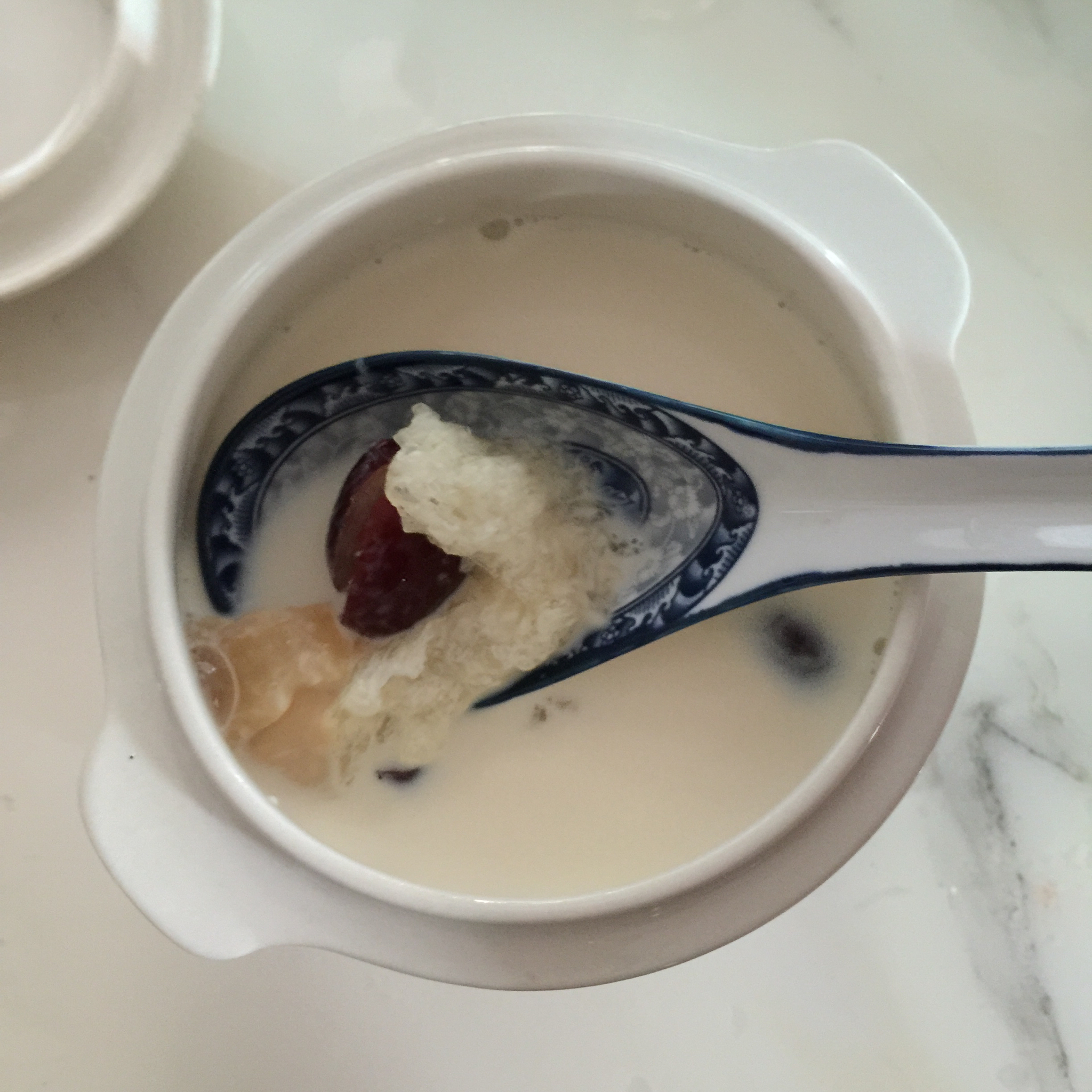 牛奶炖花胶