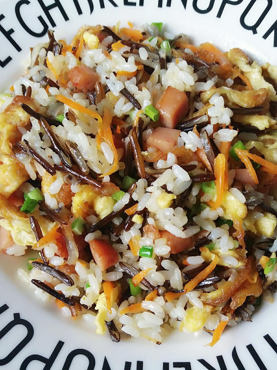 浅妆粉黛做的野米炒饭