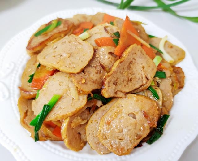 在家吃潮汕特色美味～蒜苗炒猪肉卷章的做法
