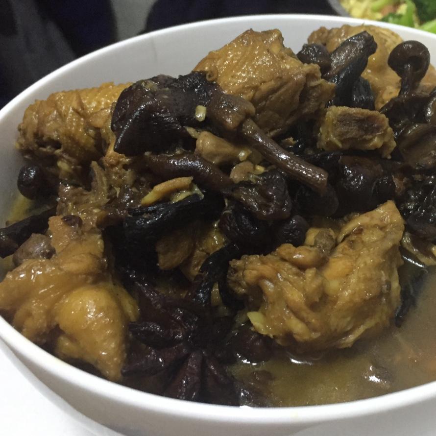 婧旗做的小鸡炖蘑菇