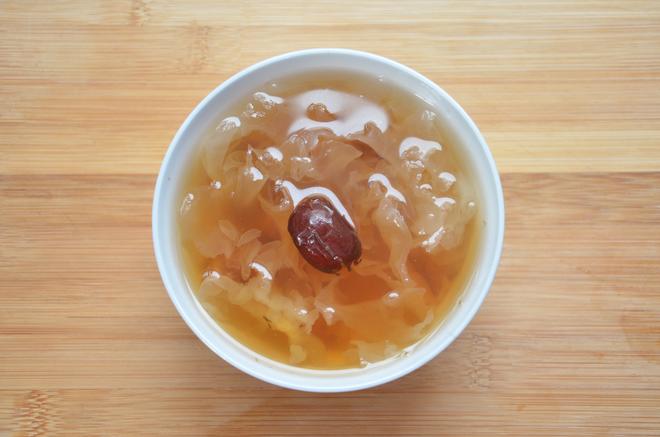 桂圆银耳红枣汤的做法