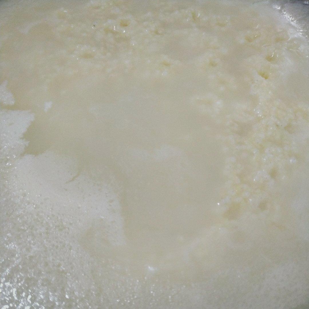 终于熬出一锅有厚厚米油的小米粥