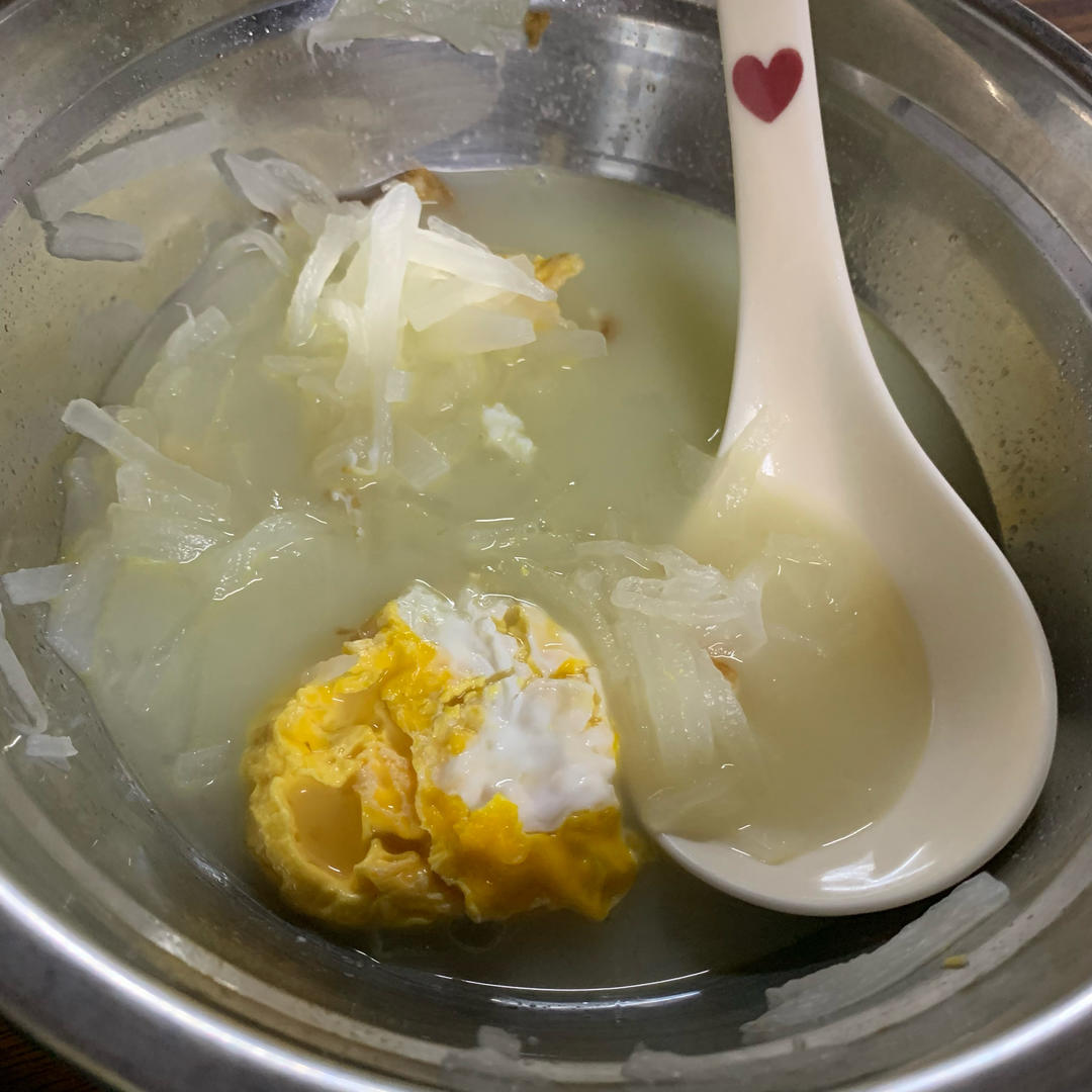 适合宝宝秋天喝的汤·煎蛋白萝卜汤