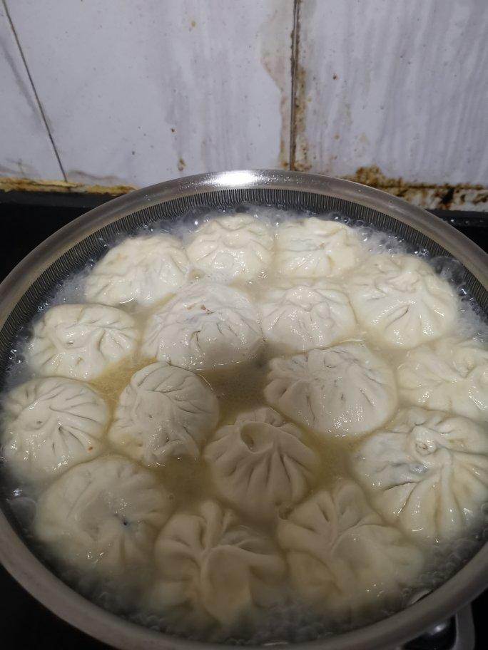 爆汁~生煎包~~