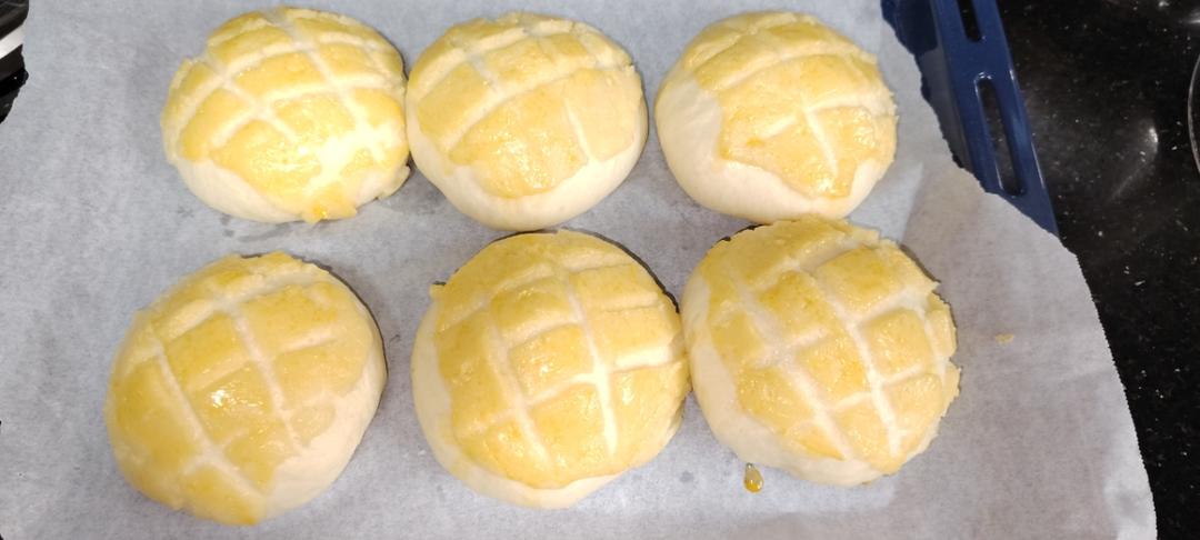好吃到炸裂的港式菠萝包（附带制作酥皮的小视频）