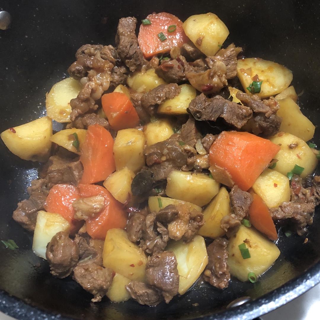 土豆焖牛腩