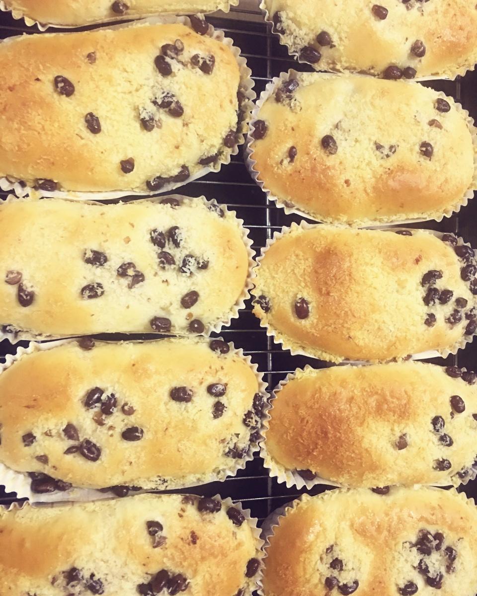 椰蓉蜜豆泡浆面包