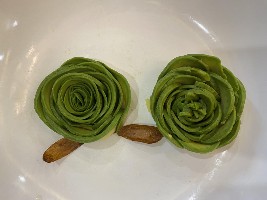 牛油果花，高颜值哦～