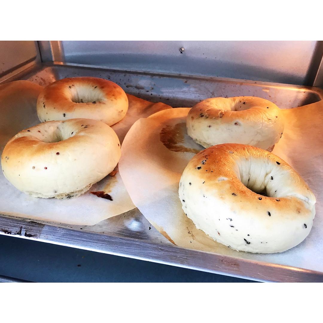 无油低糖的健康主食面包：芝麻贝果