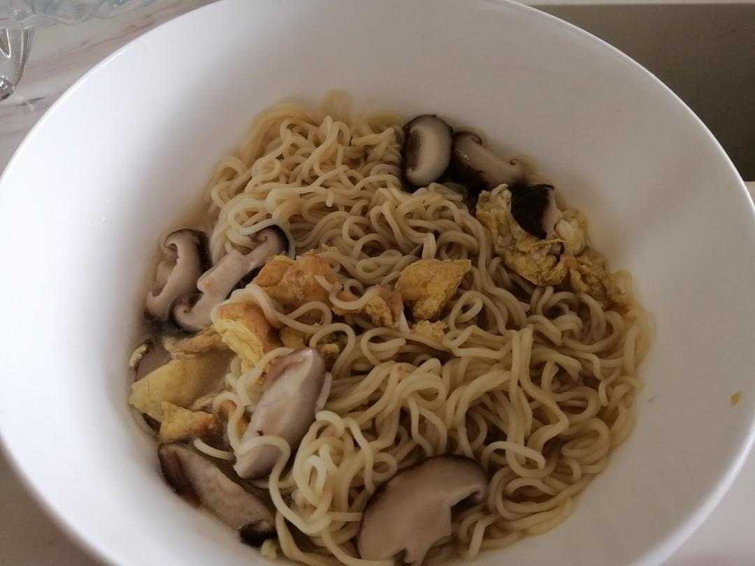蘑菇鸡蛋面