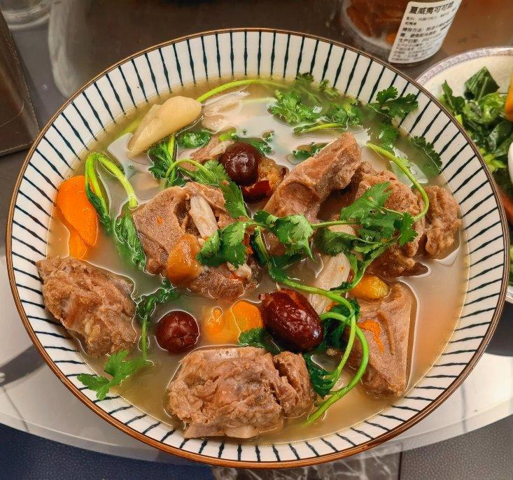 anggun做的白汤羊蝎子火锅