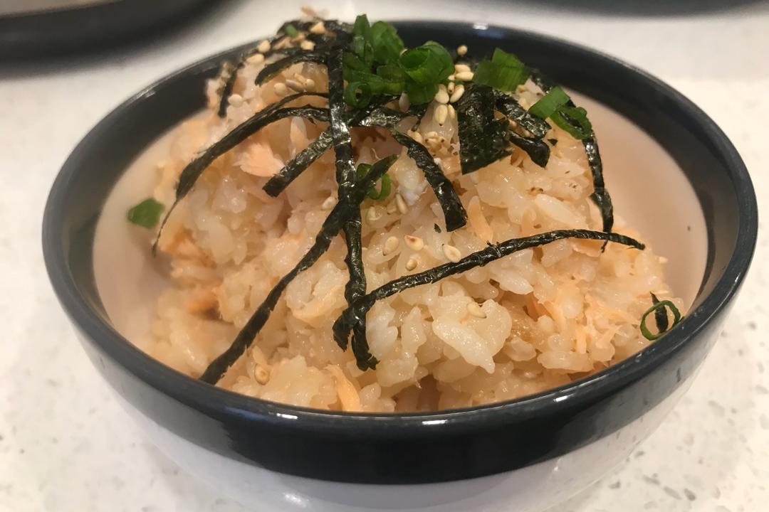 铁釜鲑鱼炊饭