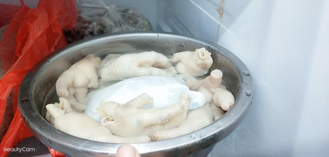 【酸辣无骨凤爪】