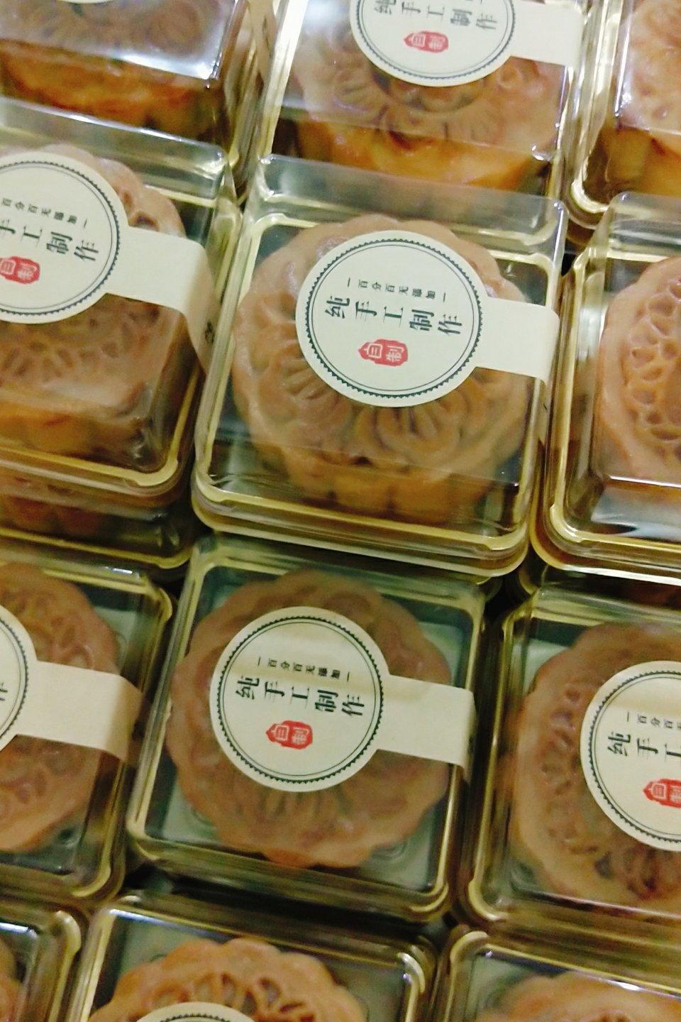 广式月饼—蛋黄莲蓉月饼