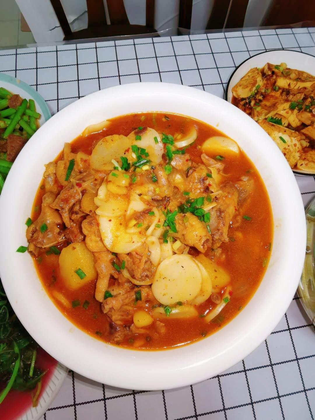 鸡爪土豆年糕煲