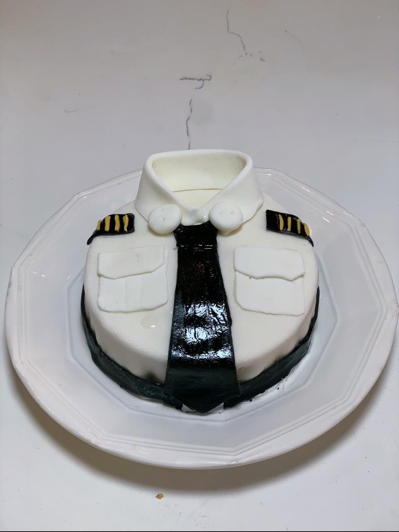 领带衬衫翻糖蛋糕