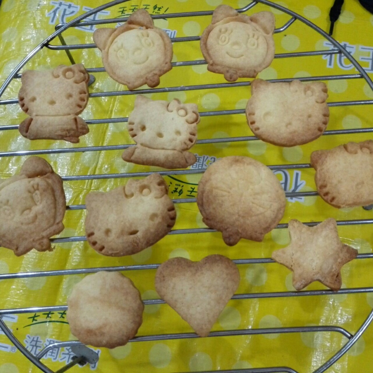 超简单！好吃又平整的糖霜饼干底的做法（附贴心小提示哦）