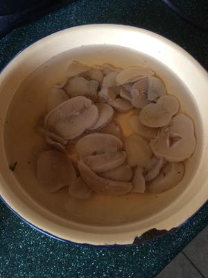 排骨炖干豆角土豆干的做法 步骤2