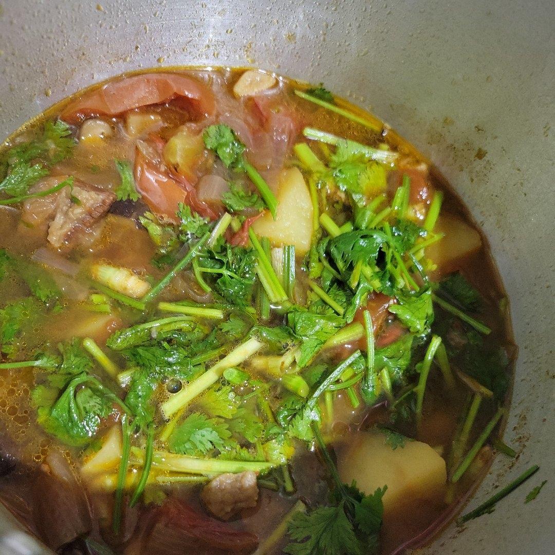 萝卜焖牛腩 （好吃得可以摆摊了）