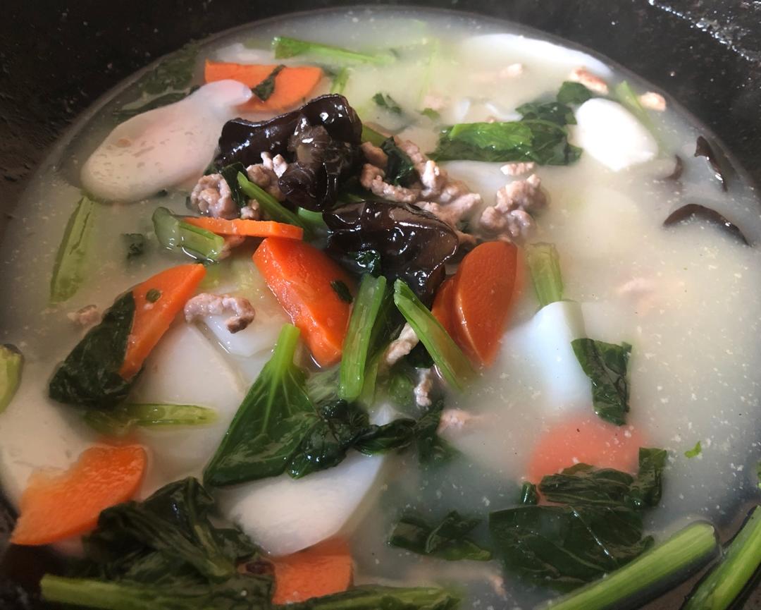 家的味道：青菜肉丝年糕汤