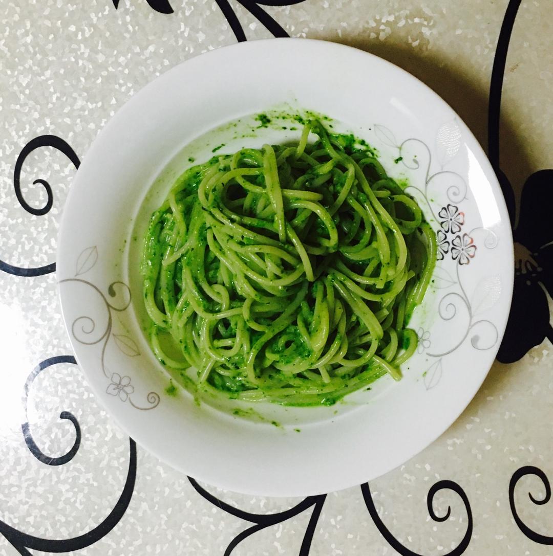 奶油菠菜青酱意大利面