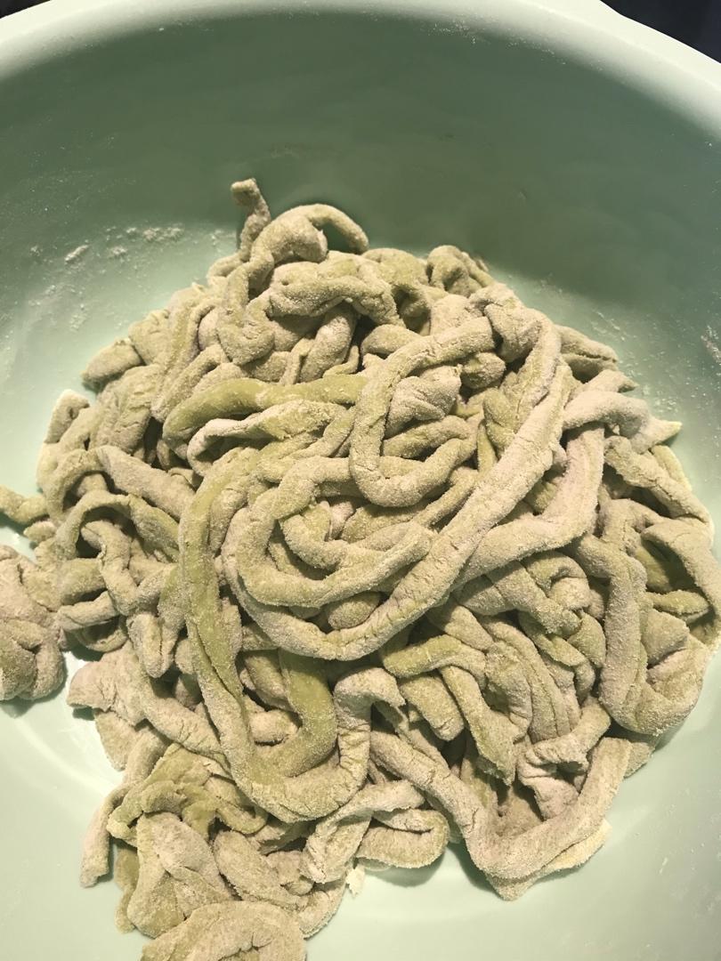 手擀菠菜面