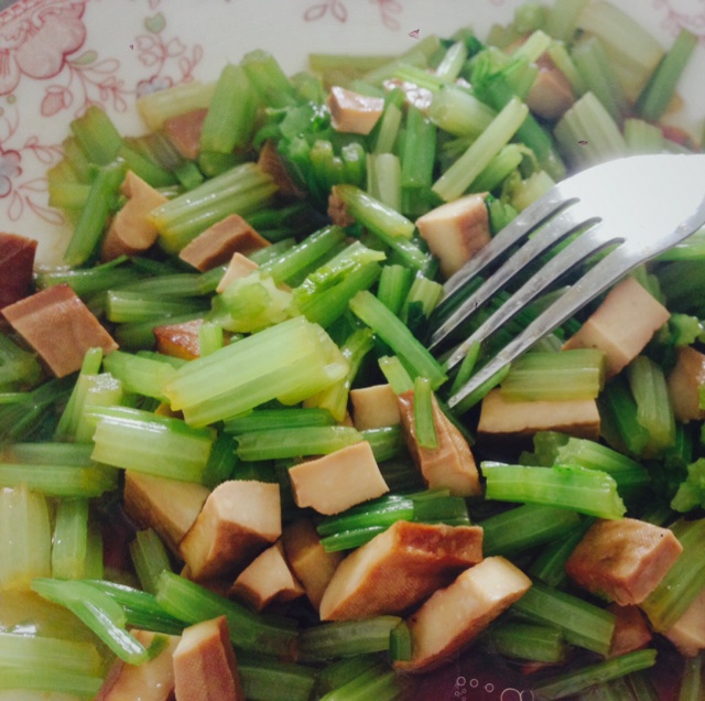 凉拌芹菜（简洁版）