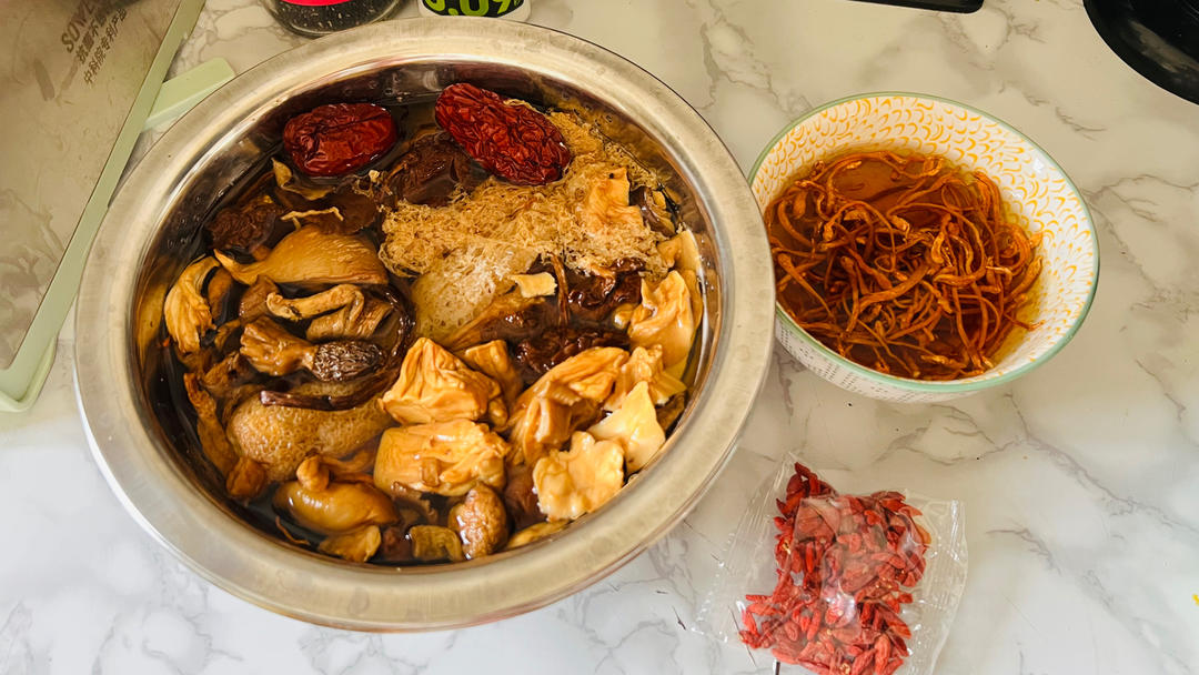 简单美味的菌菇鸡汤