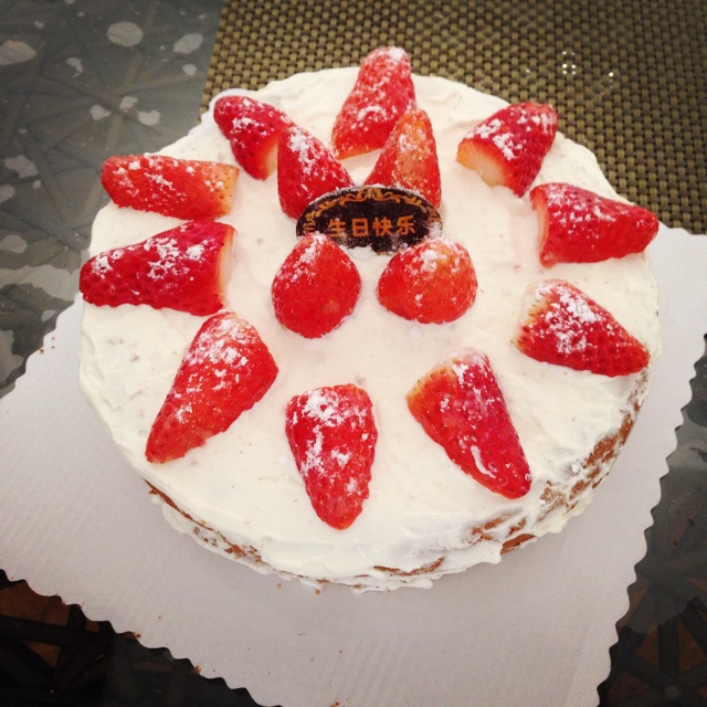 时下流行的鲜奶油戚风裸蛋糕