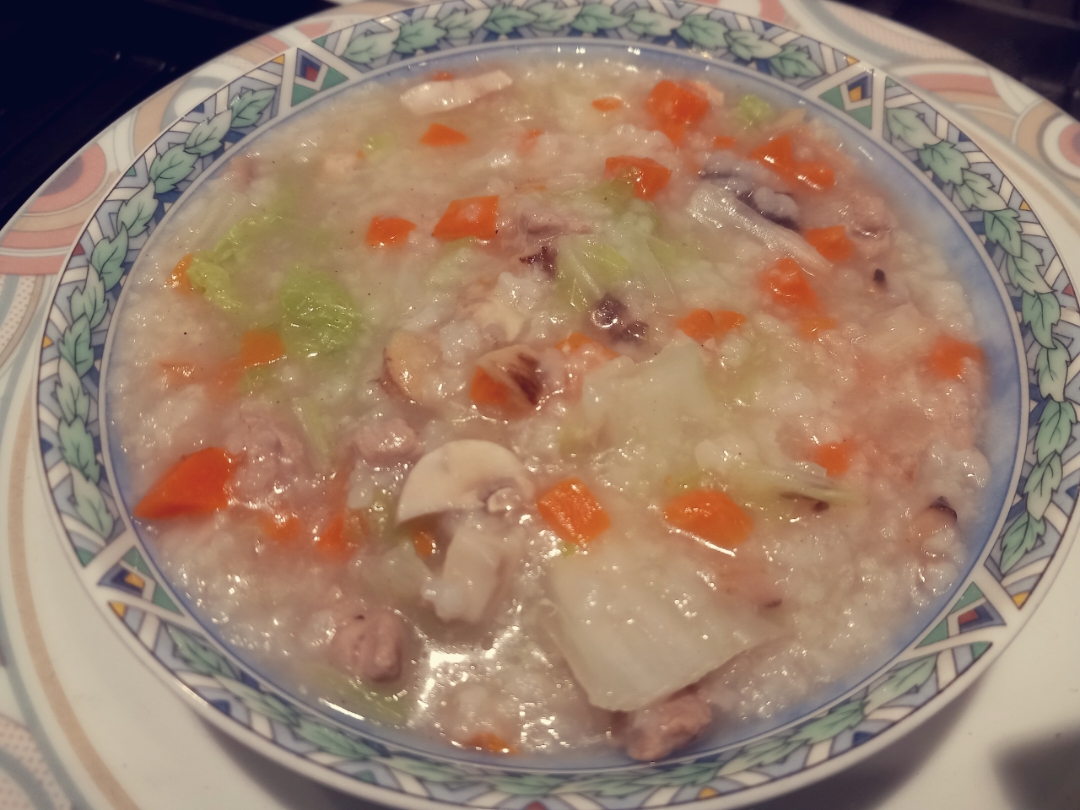 冬季感冒专用蔬菜瘦肉砂锅粥