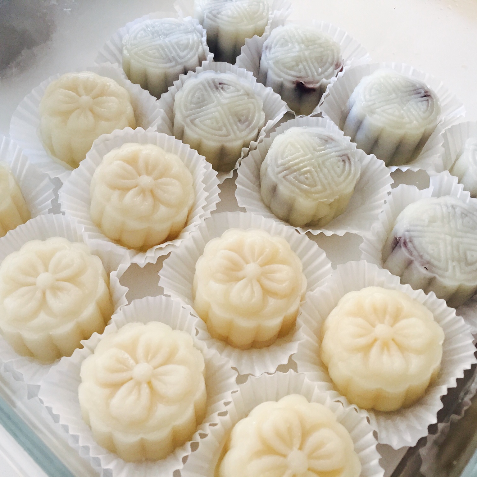 彩色冰皮月饼