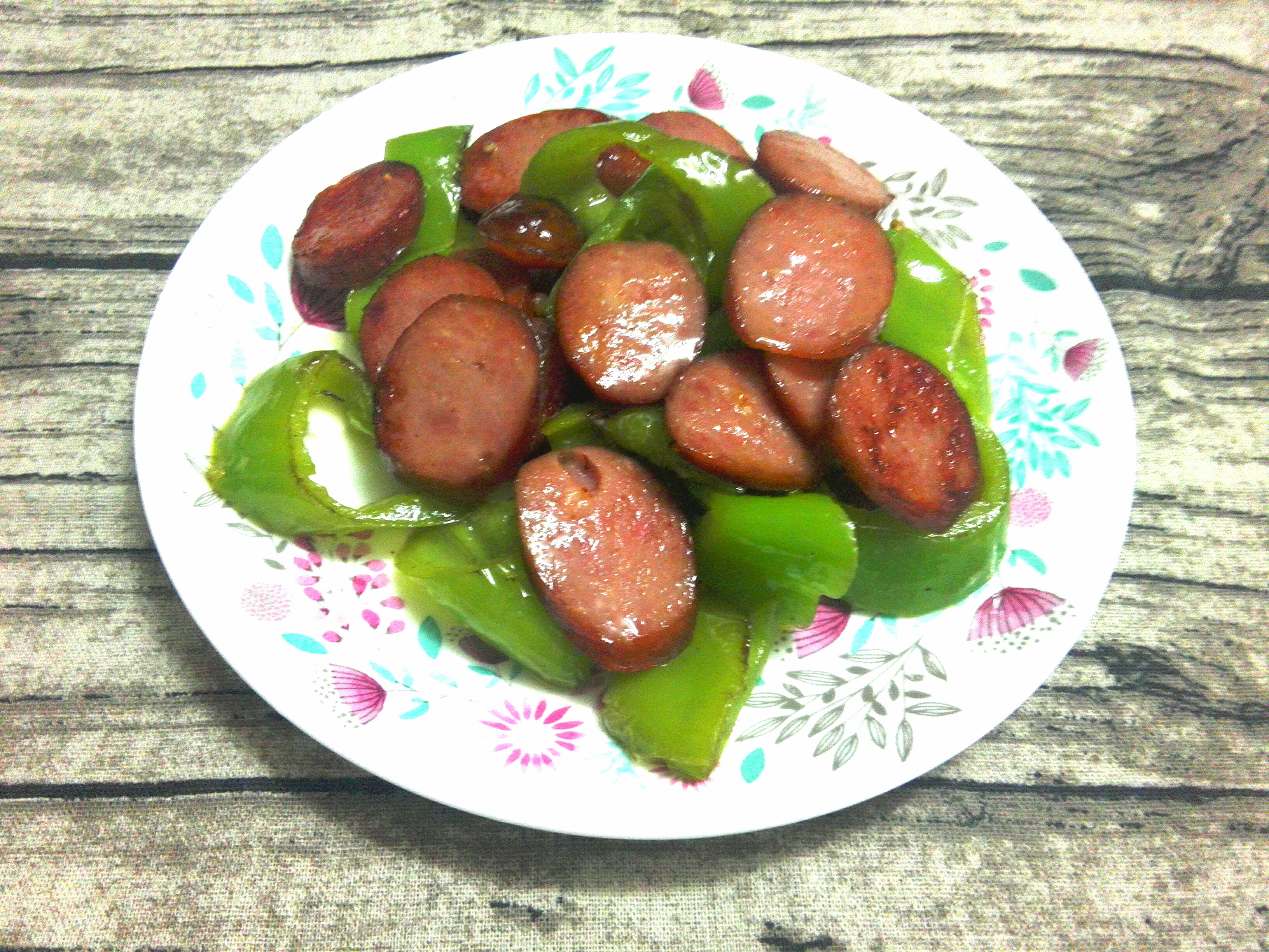 scarlett山中白云做的洋葱炒红肠