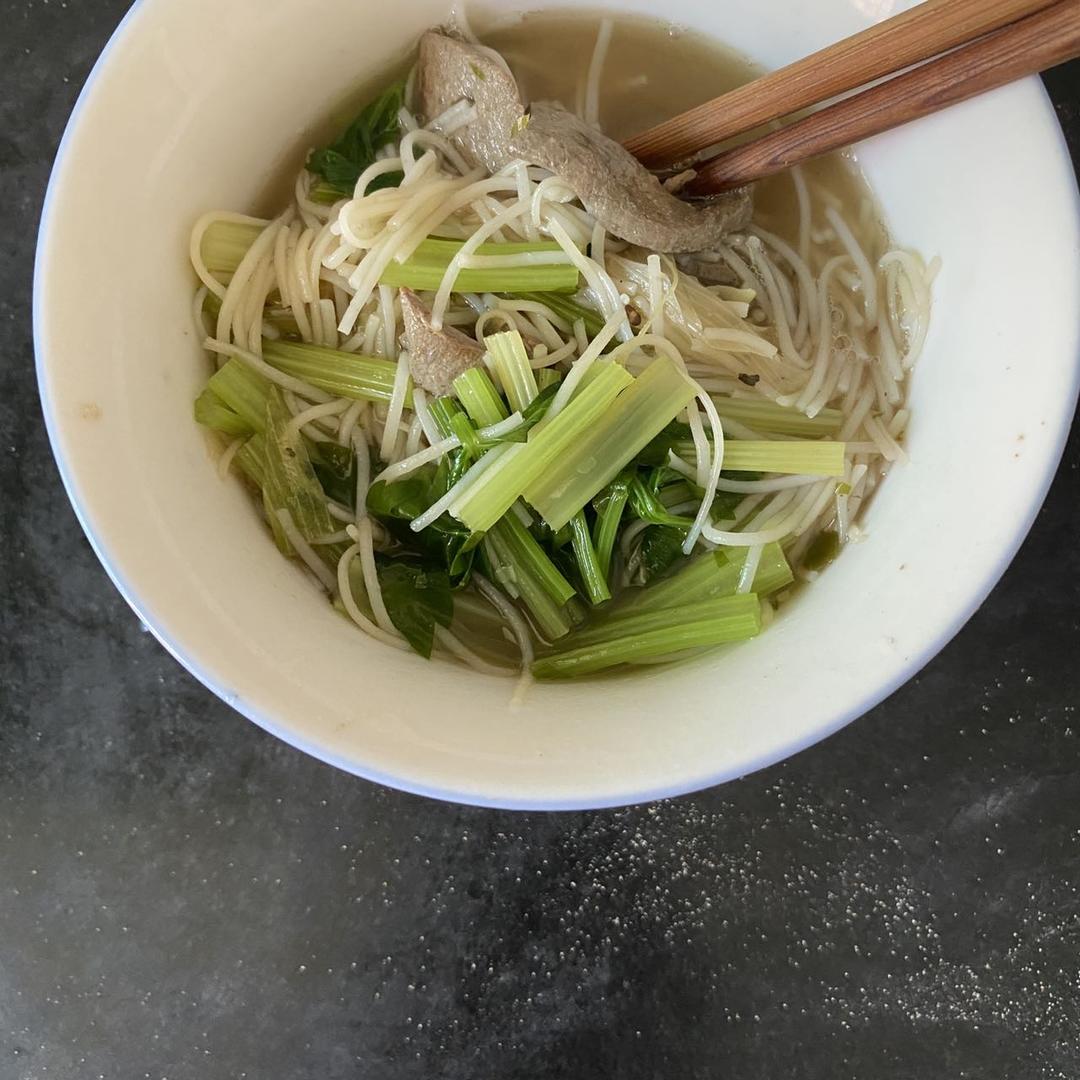 生病时唯一想吃的菜-凉拌芹菜