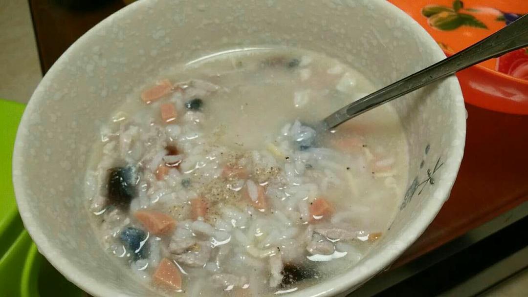 营养早餐-皮蛋瘦肉粥