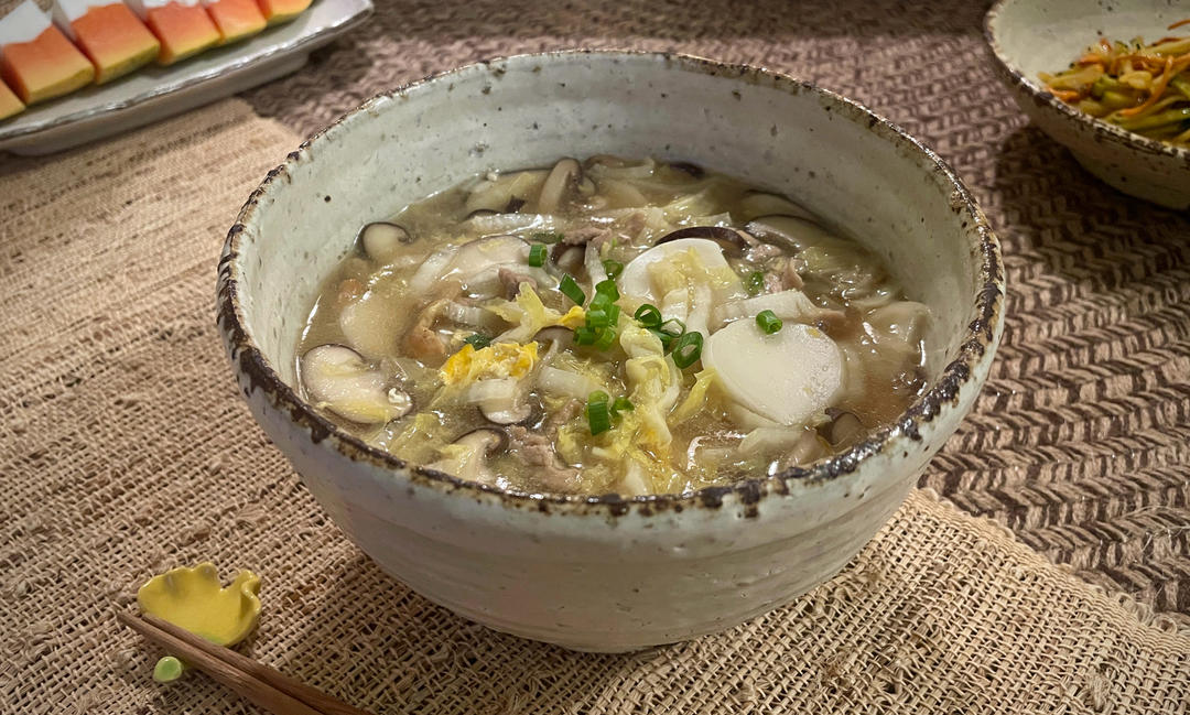 【白菜肉丝年糕汤】