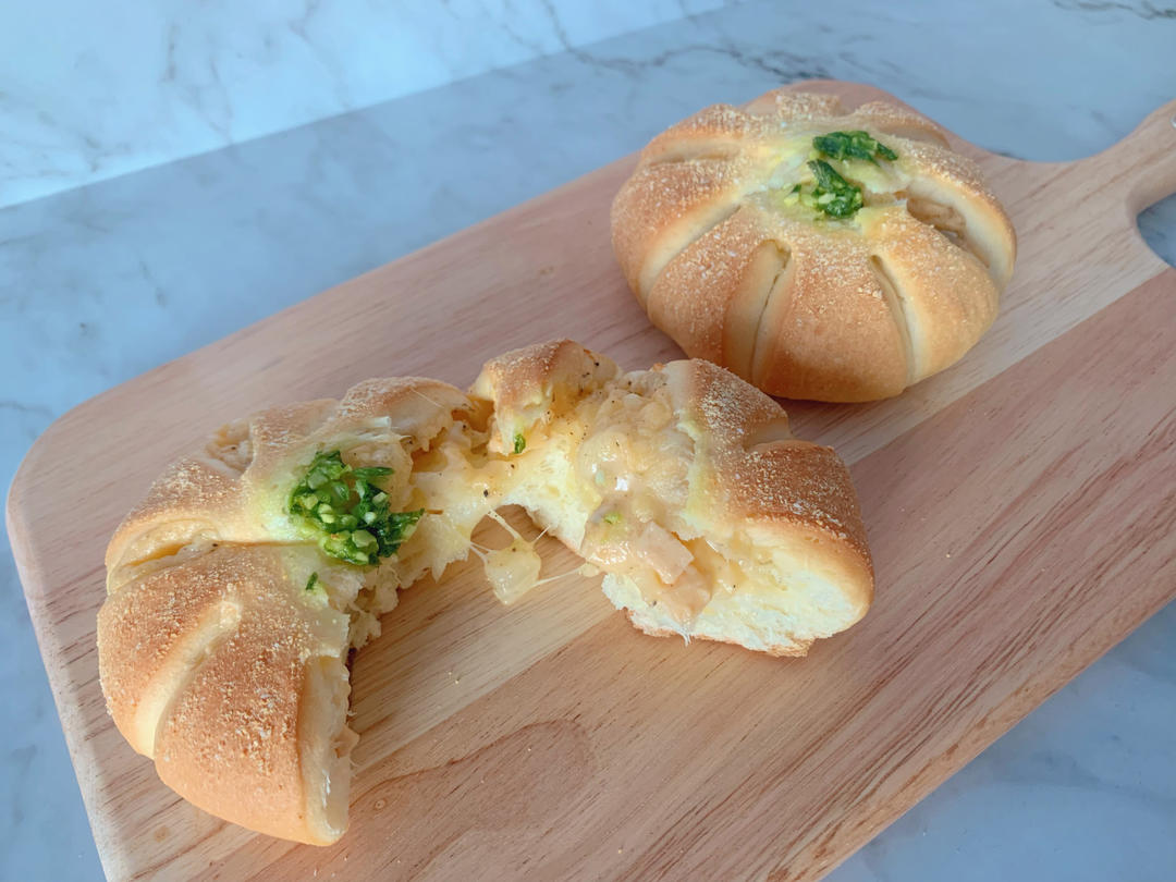 『美味咸香』椒盐土豆香肠花花包